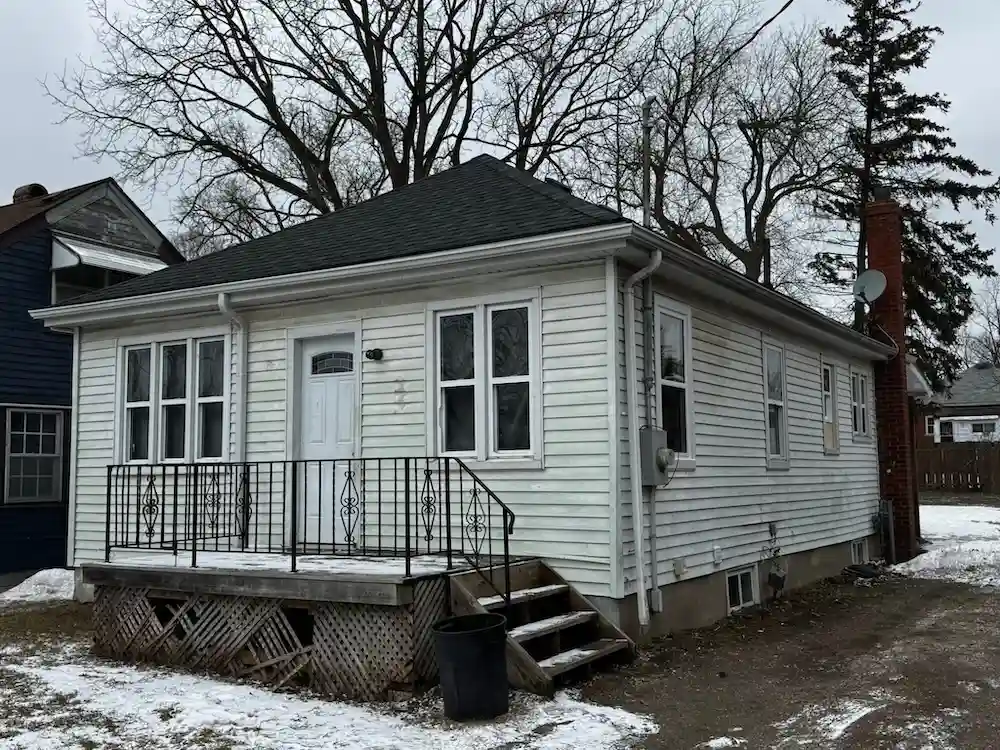 siding contractors london