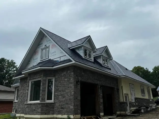 New roof installed on new home build in Brantford